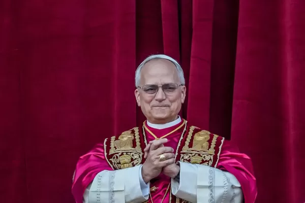 New Pope sieht den Film 