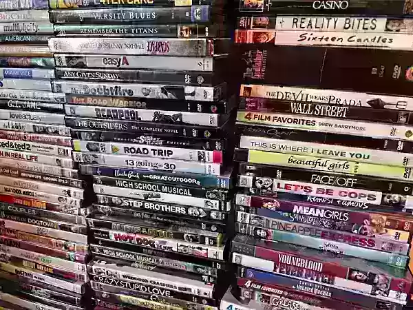DVD腐敗とホットドッグとの比較：屋根裏部屋の映画ディスクとエイリアン。 （画像クレジット：Smith Collection/Gado/Getty Images）